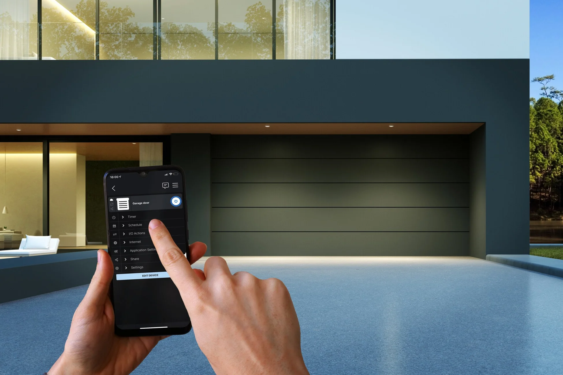 remotecontrolgaragedoor 01 2160x1442